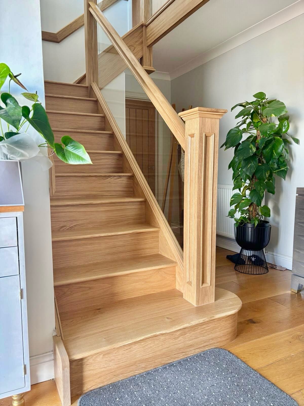 oak staircase with glass balustrade
