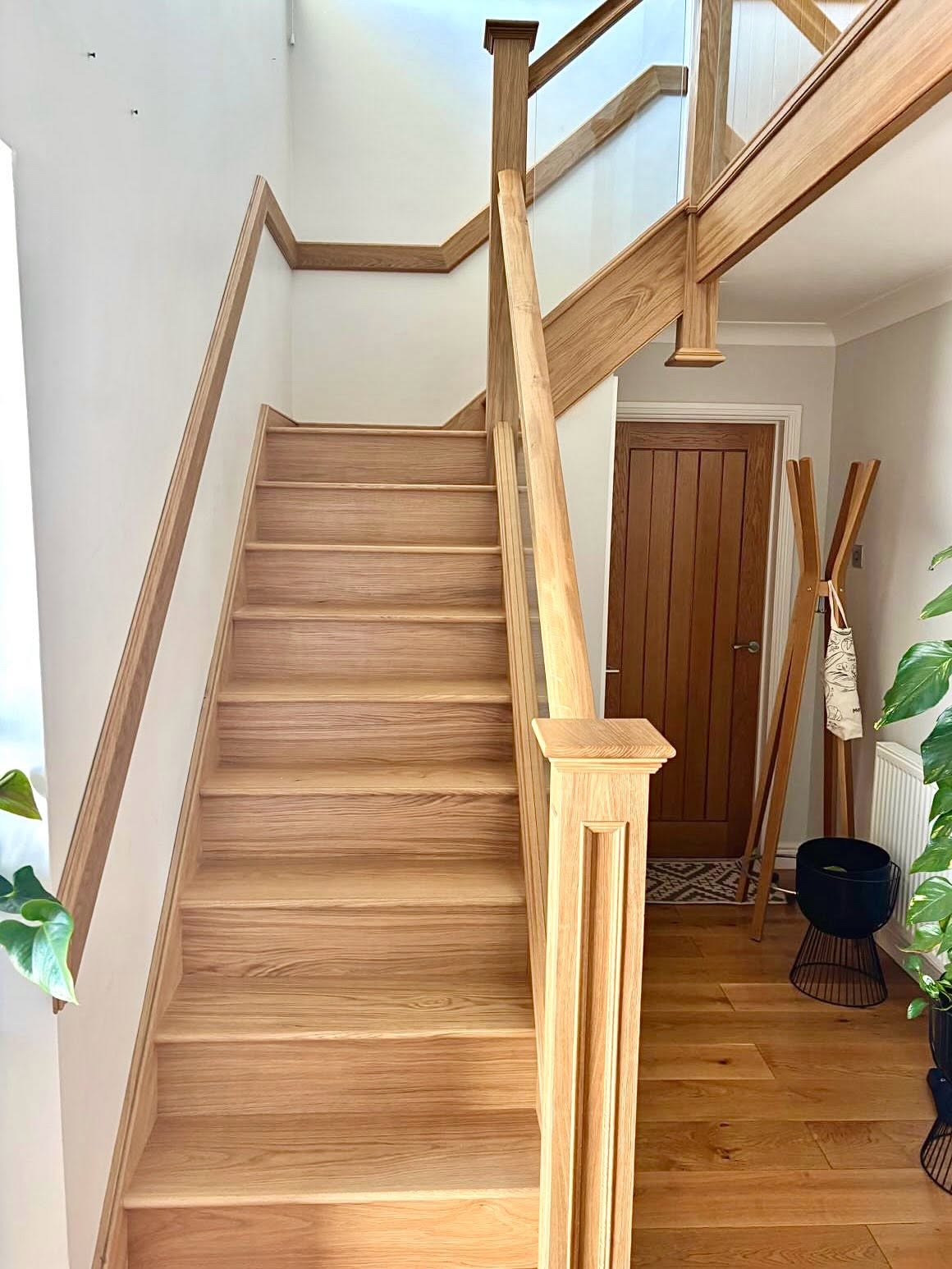 Floating oak staircase on a steel spine in a minimalist open-plan home